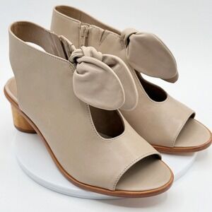 Bernardo Luna‎ Leather Bow Peep Toe Block Heel Bootie Sandals Taupe Size 7M NIB